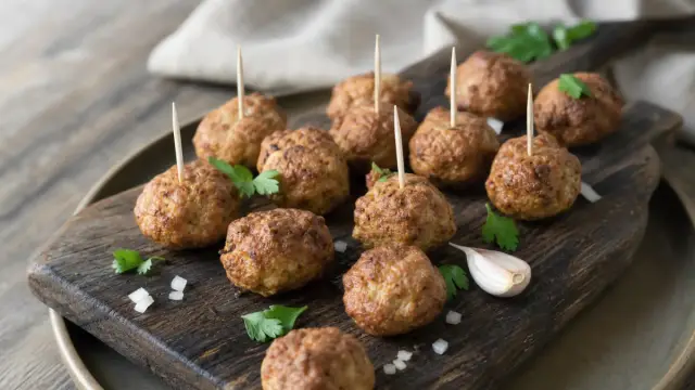 Sütőben sült mini fasírtgolyók
